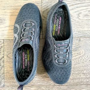Skechers Relaxed Fit Breathe Easy-Infi Knity Women Slip-On Sneakers (like new!)